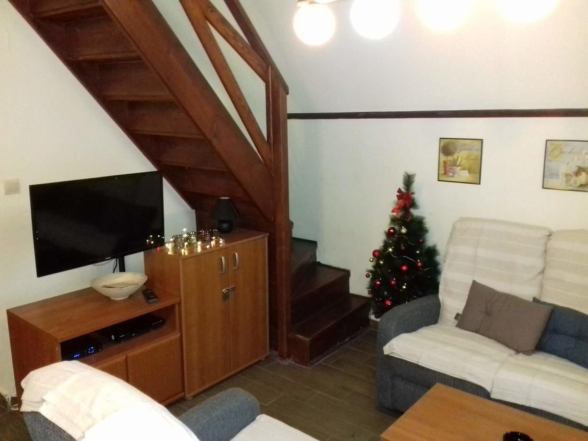 Viola I Detelina Apartments เปรูชาซ ภายนอก รูปภาพ